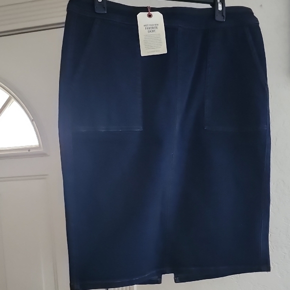 Lands' End Dark Wash Denim Pencil Skirt with Patch Pockets Sz 12 Casual Modest - Picture 9 of 10